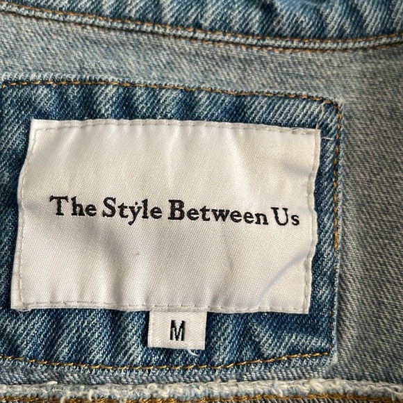 The Style Between Us Womens Denim/Jean Jacket Back Art Design Distressed Size M - Picture 10 of 11